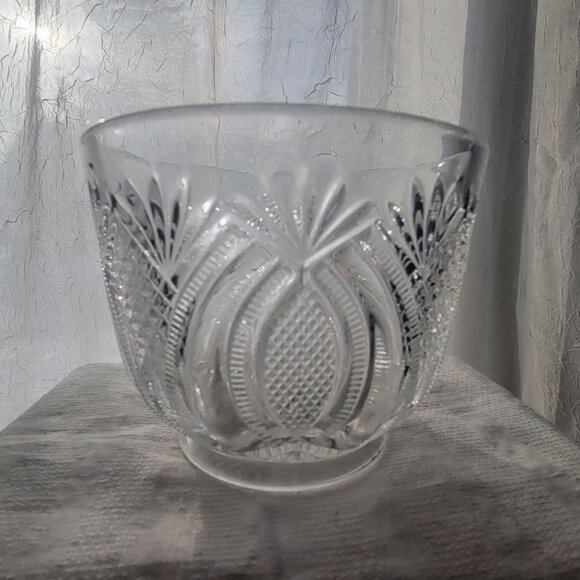 Vintage Clear Glass Bowl With Intricate Cut Design 7" Diameter 4.5" Height Home - Picture 2 of 8